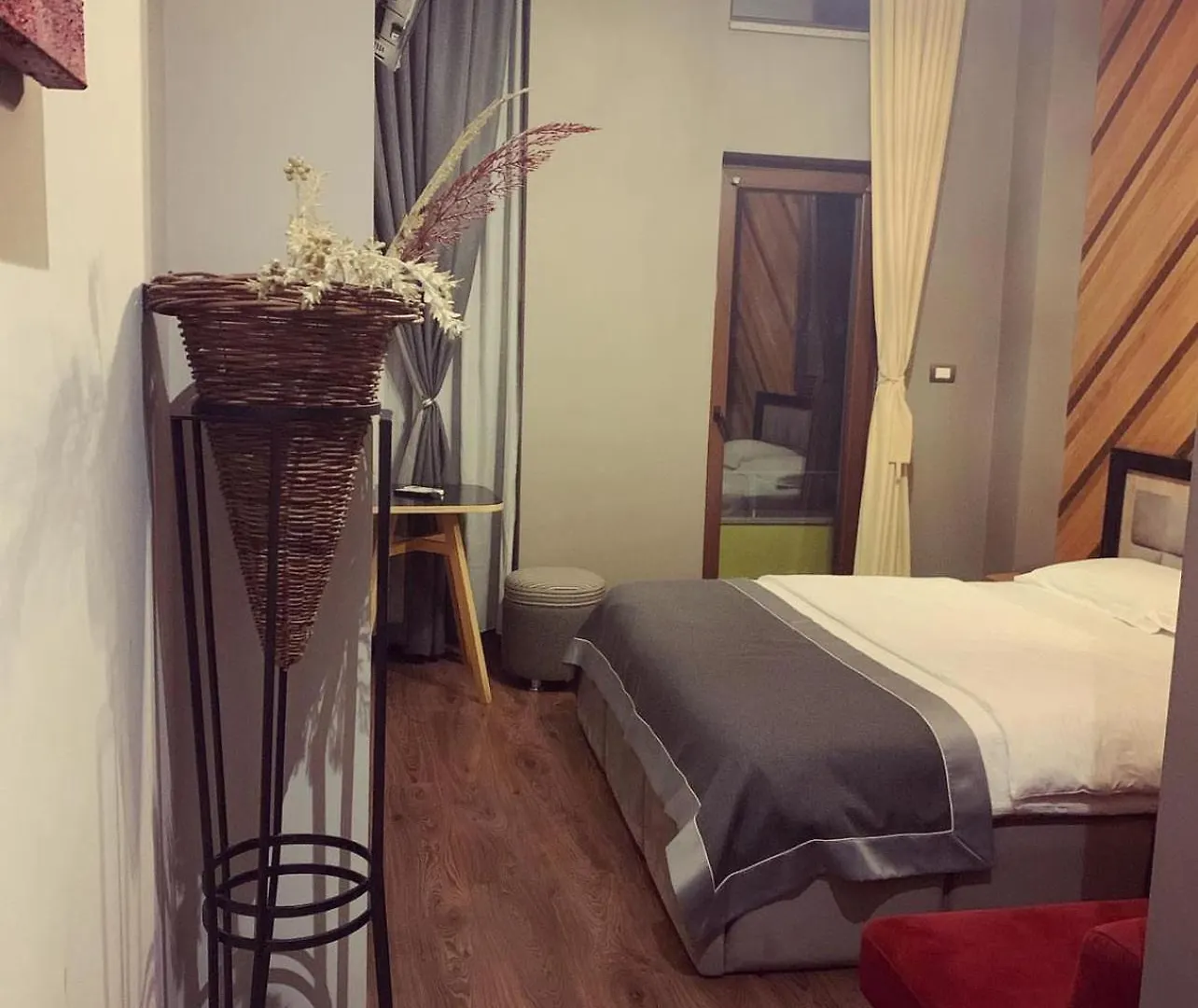 Guest House People Korce